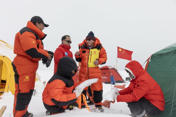 Leading U.S. Glaciologist Returns to Xizang Reflecting on Remarkable Changes