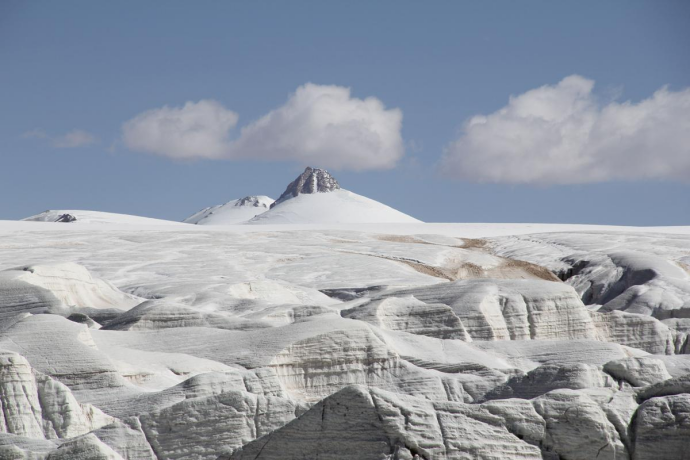 Chinese Scientists Extract World's Longest Ice Core Outside Polar Regions