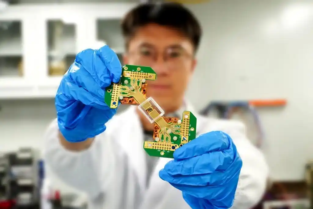 Chinese Researchers Build Quantum Key Distribution Chip Network Covering 3,700 km