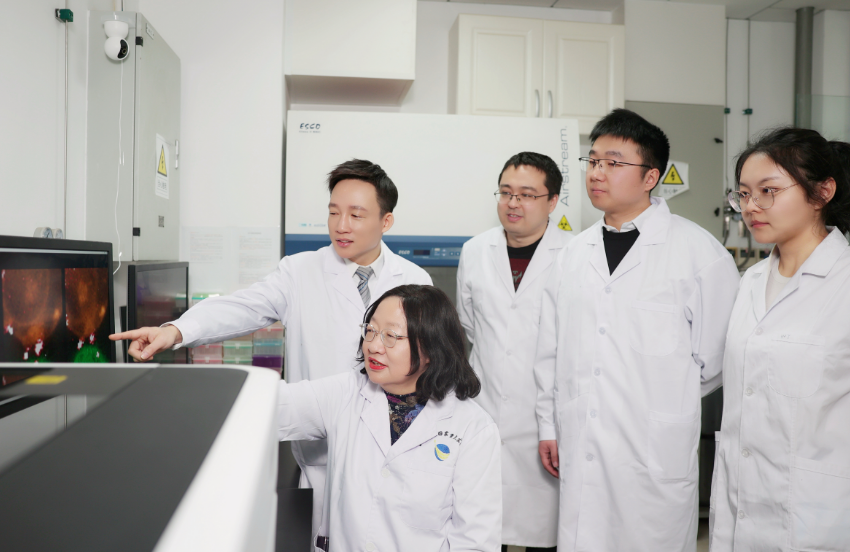 Chinese Scientists Develop 'Double-sided Tape' to Boost CAR-T Leukemia Therapy