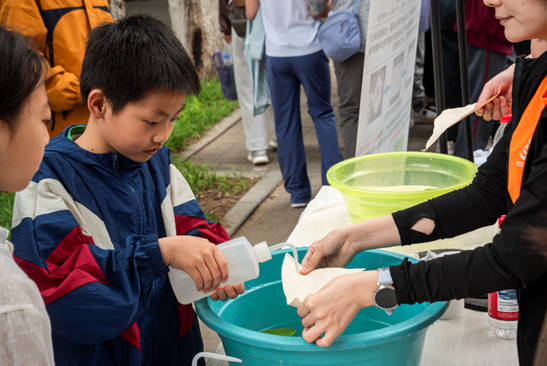 Public Science Day Thrills Enthusiasts